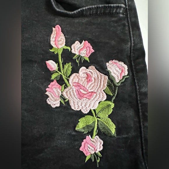 Guess Shorts Women 28 Black Hot Pants Hi Rise Jean Embroidered Roses Dark Wash - Picture 3 of 13